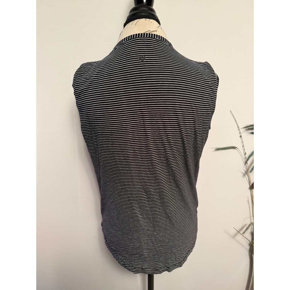 Lululemon Sleeveless Tank Top Black White Striped Crew Neck Activewear Women 8